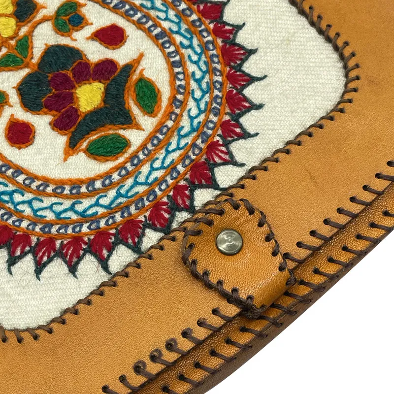 کیف چرمی مدل  گلدوزی زنانه - 4