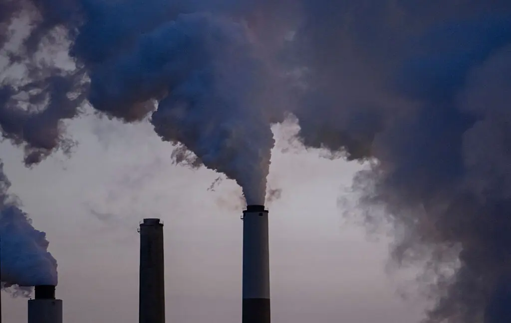 دادگاه به‌دلیل لغو قوانین آب و هوایی EPA شکایتی را بررسی می‌کند